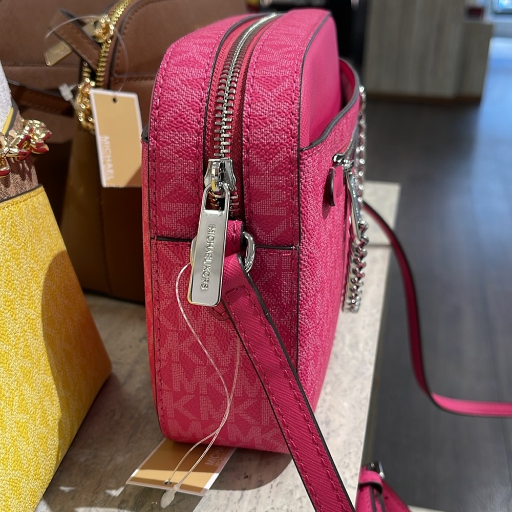 Michael Kors Jet Set Larg Signature Logo EW ZP Chain XBODY Crossbody
DRAGONFRUIT - Picture 3 of 16